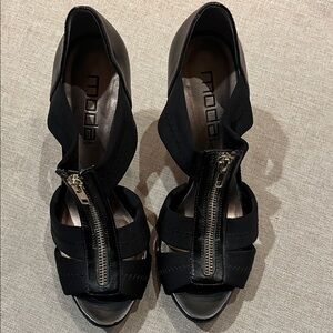 Moda Black Zipper Heels